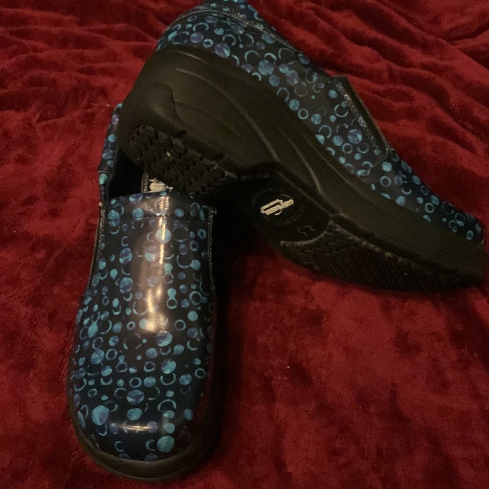 Easy Street easy works size 9 1/2 ladies work shoes